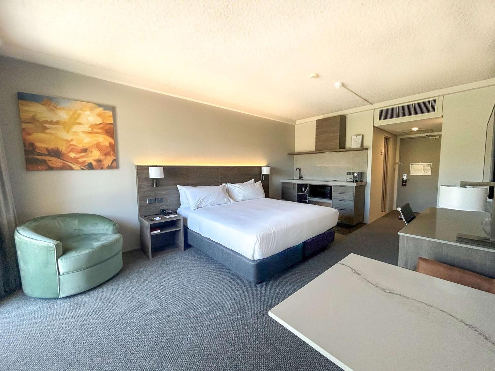 Doubletree By Hilton Alice Springs Hotel Exterior photo